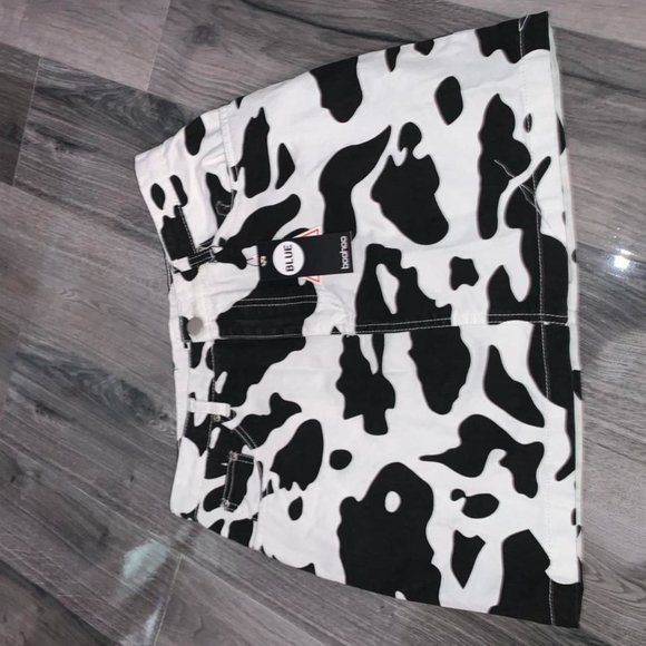 Size US 8 BooHoo cow print skirt 🐄 - Picture 1 of 3